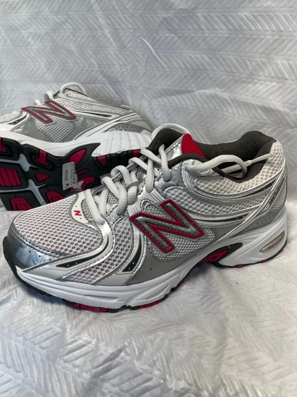 New Balance 470 Running Shoe Sneaker Sz 6 Women’s White Silver Pink